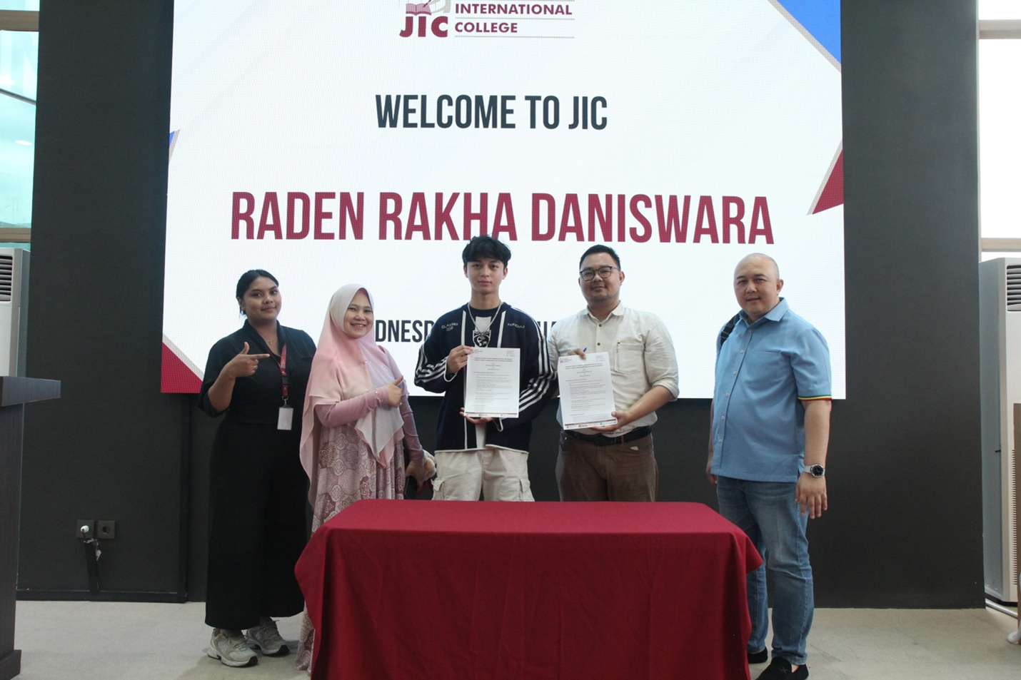Raden Rakha Daniswara Embarks on a New Academic Journey at Jakarta International College (JIC)